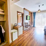 מלון Caria Luxury 4*